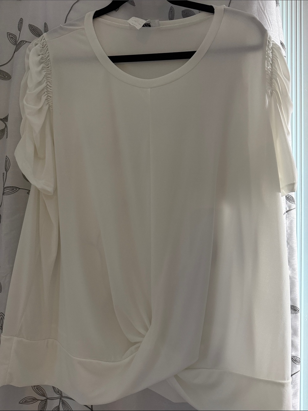 Source Unknown Cream Short Sleeve Twist Front Blouse